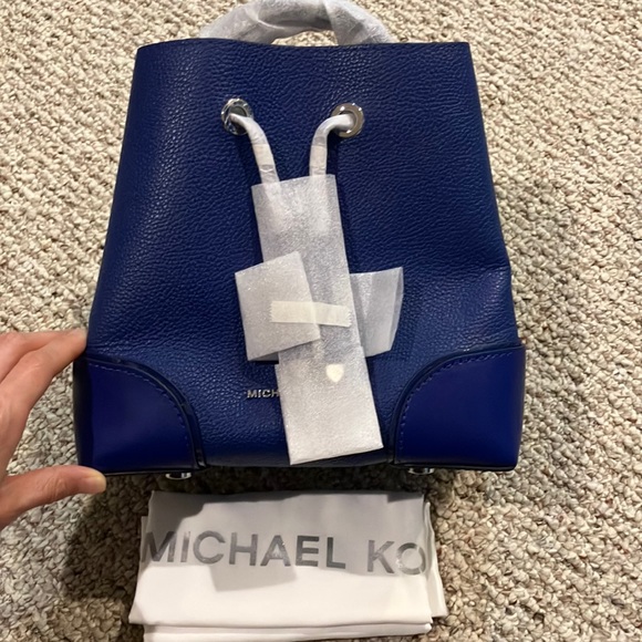 MICHAEL KORS
Mercer Gallery Small Pebbled Leather Shoulder Bag
30H9SZ5L1L - Picture 5 of 12